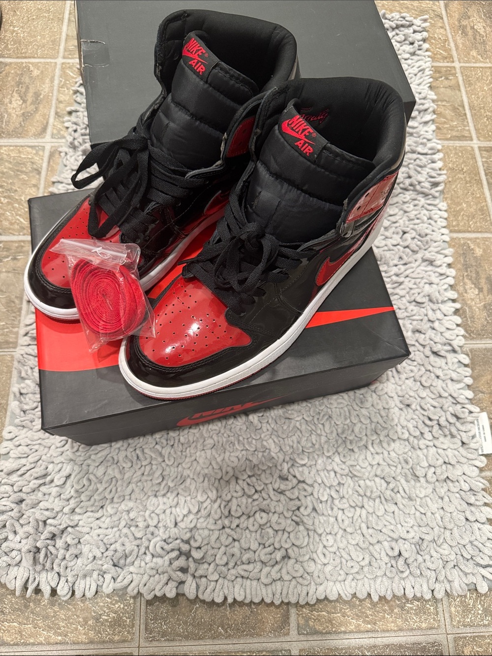 Nike Air Jordan 1 High OG - Black/Red